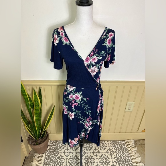CAUTION TO THE WIND Sun Dress Navy Floral Faux Wrap Midi Stretch Women’s Size M - Picture 1 of 7